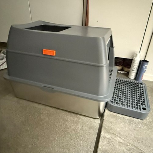 Jumbo hooded cat litter - cat, box
