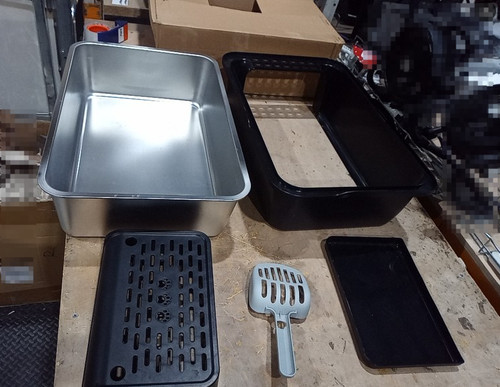 Black stainless steel cat - black,